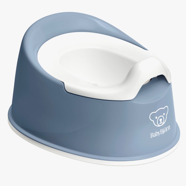En blå og hvit tofarget babypotte med en hvit uttakbar innerskål, vist forfra.