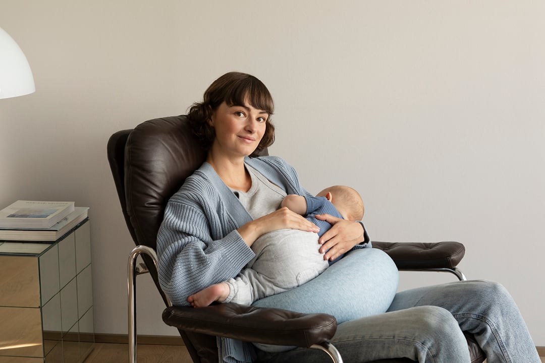 bbhugme ammepute – ergonomisk støtte, bluemelange