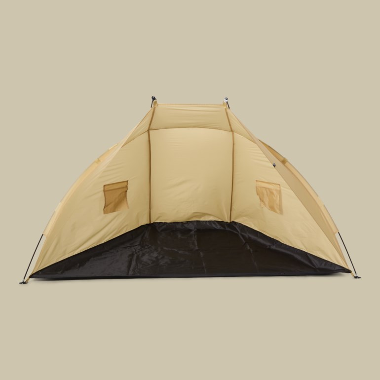 Frontutsikt av et beige og svart kuppeltelt med svart bunn og to små vindusåpninger.