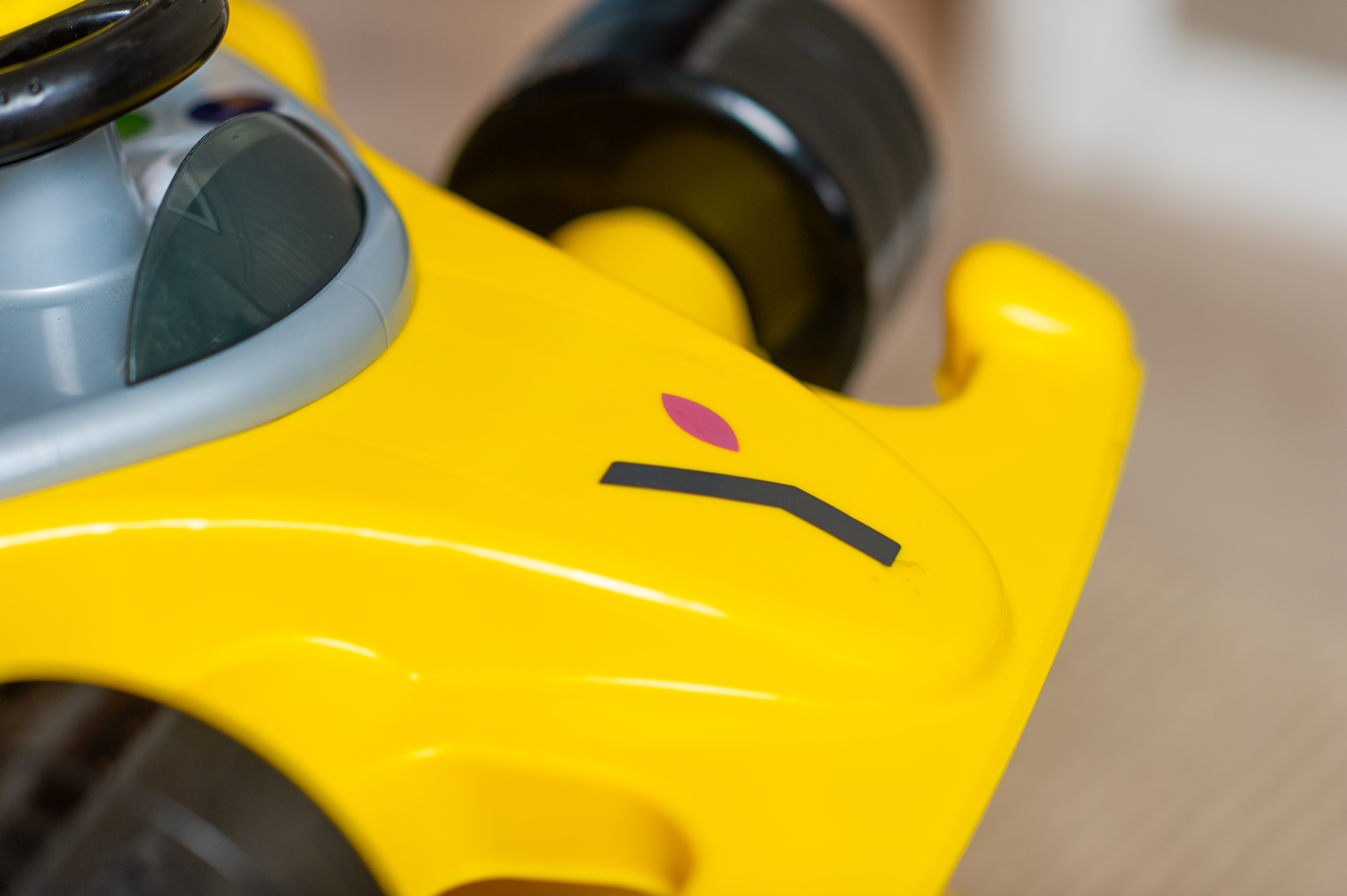 Torfast gåstol, yellow