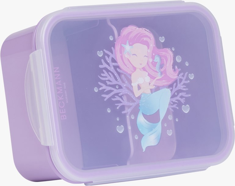 Lilla plastmatboks med klart lokk med havfrueillustrasjon, to rom og hvite sideklemmer.