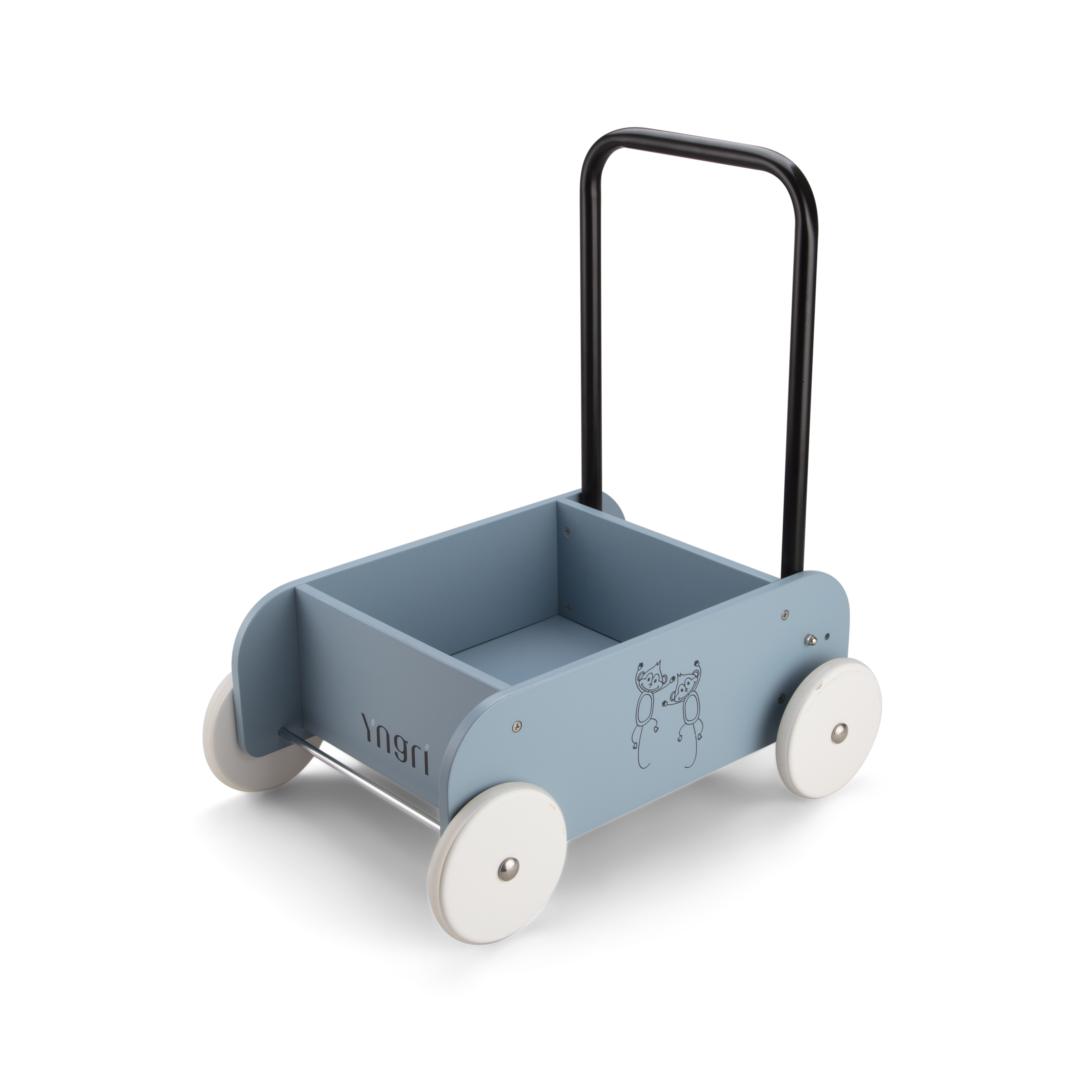 Lyseblå tre barnevogn med hvite hjul, svart håndtak, utskåret tekst og tegnet dyremotiv på siden.