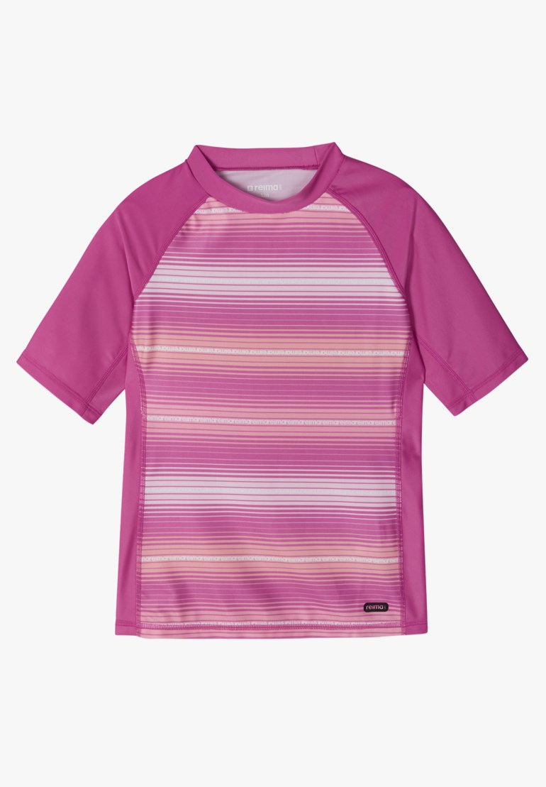 Barnas rosa og hvitstripete kortermet UV-genser med raglanermer og rund hals, forfra.