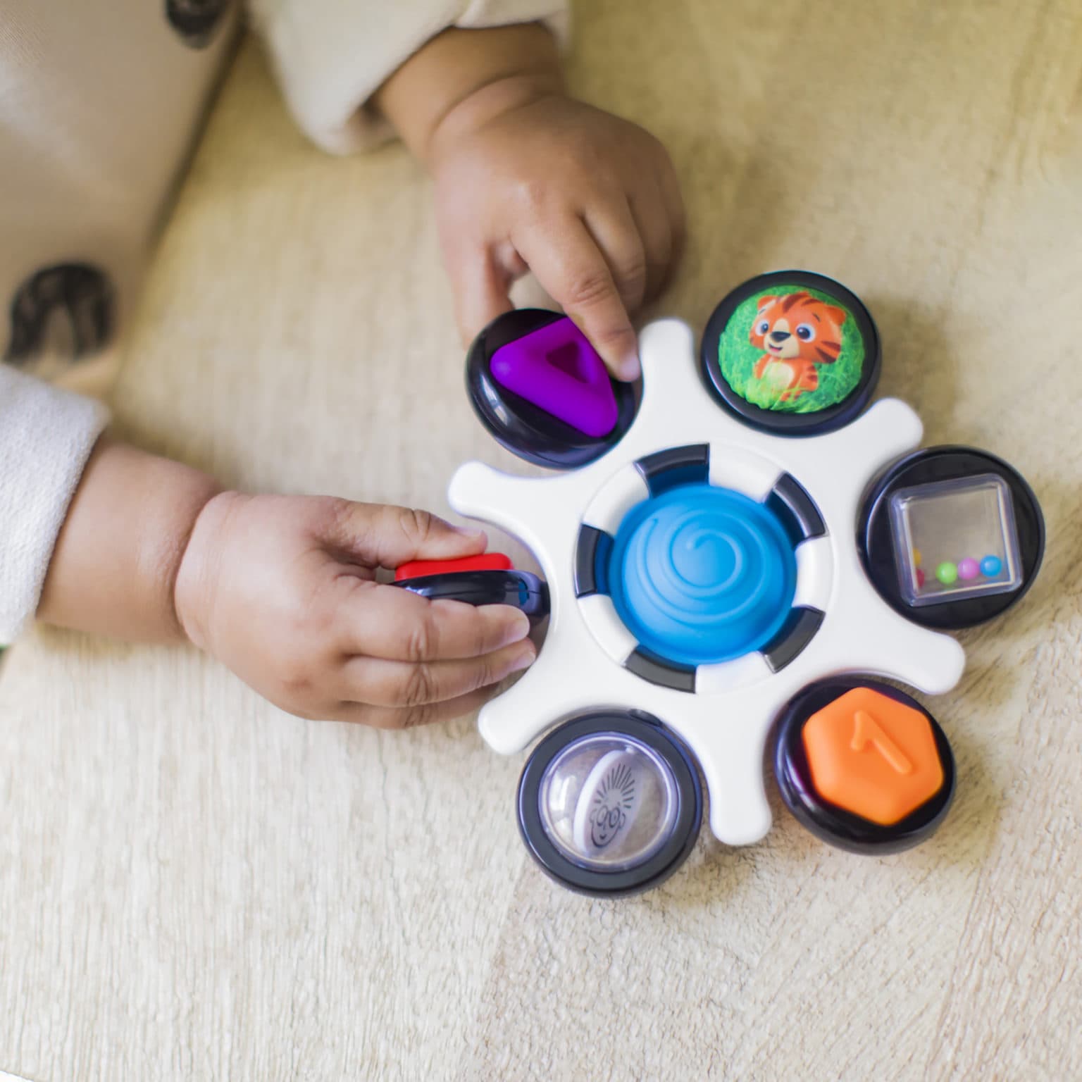 Baby Einstein Curiosity Clutch™ Aktivitetsleke, Hvit