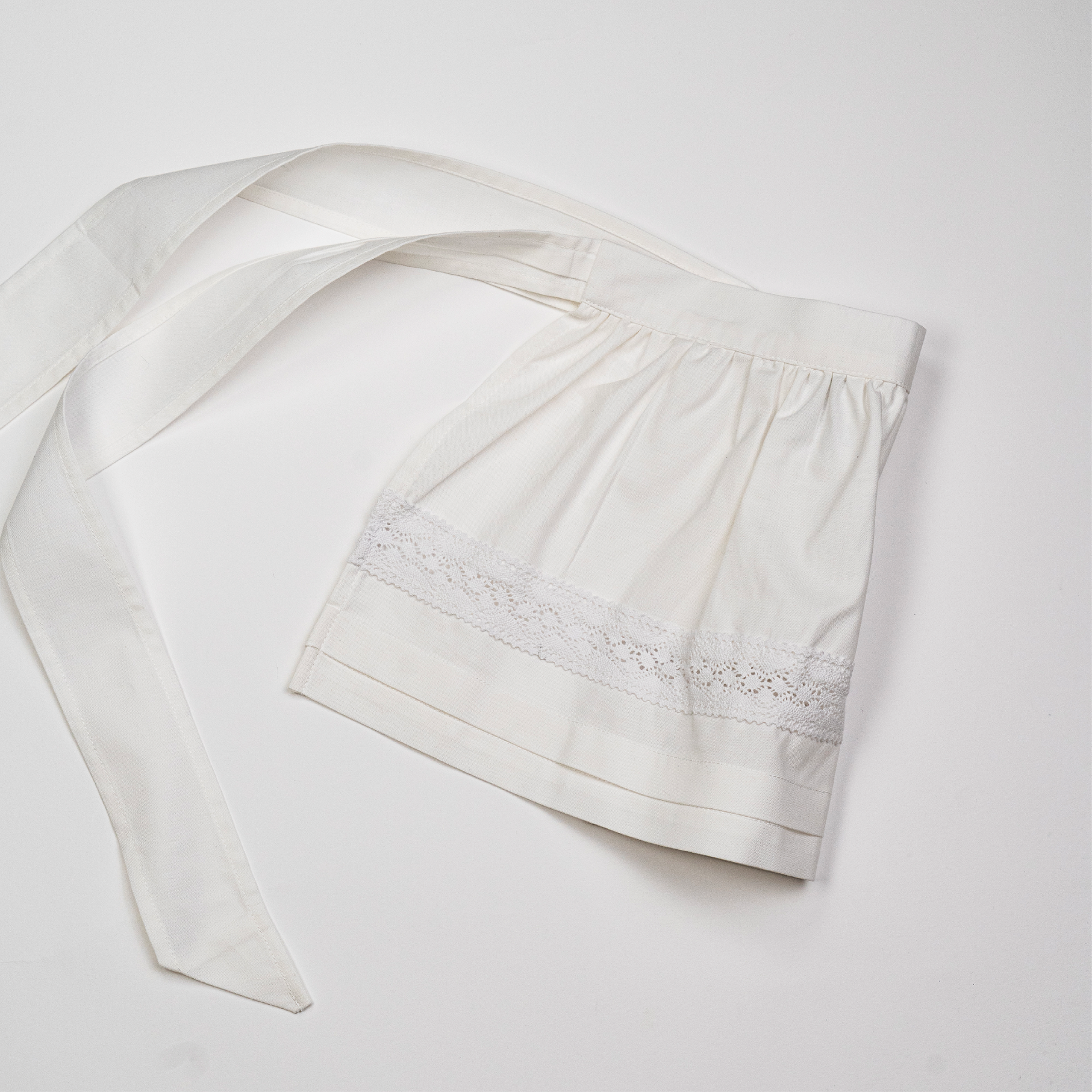 Maihaugen forkle til festdrakt, white