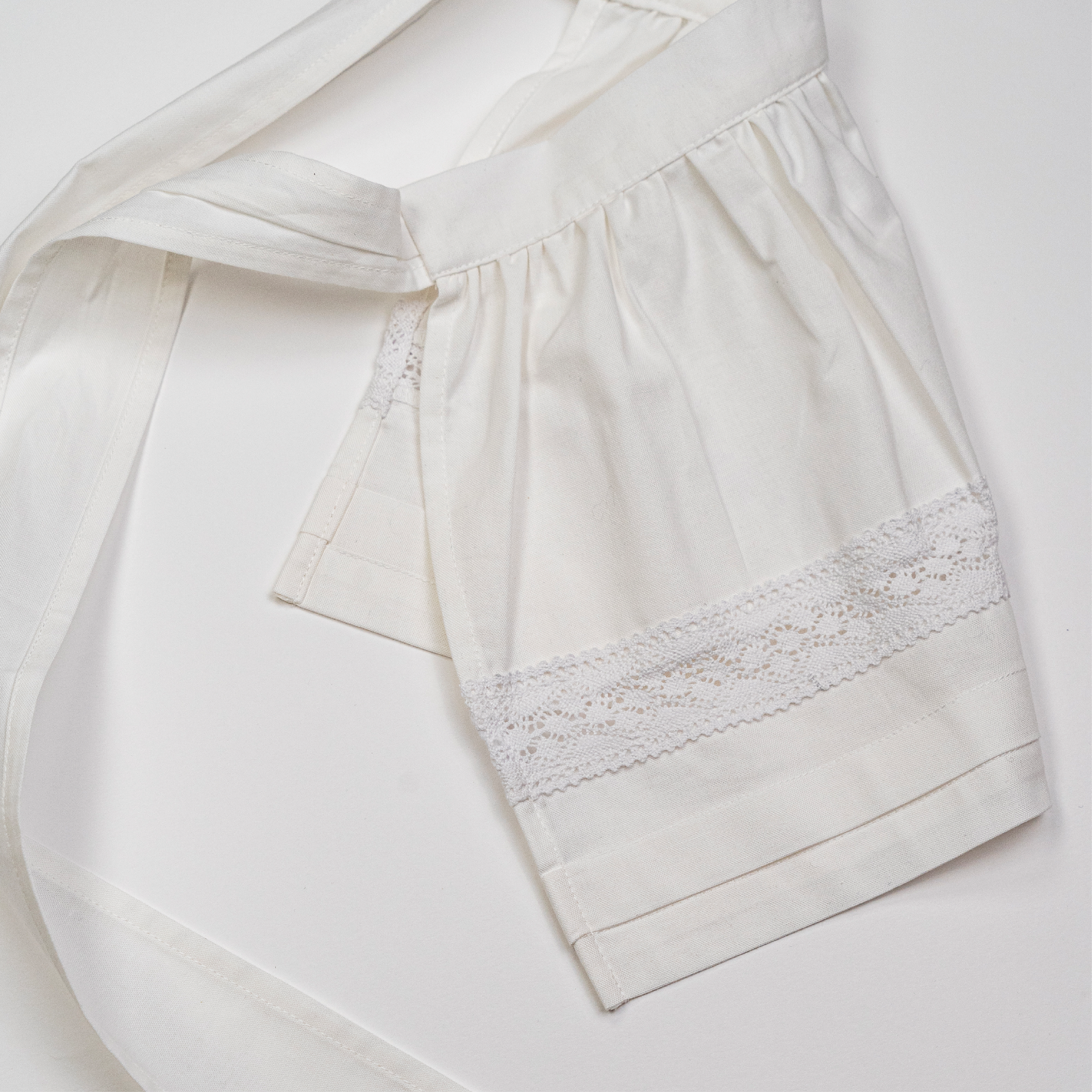 Maihaugen forkle til festdrakt, white