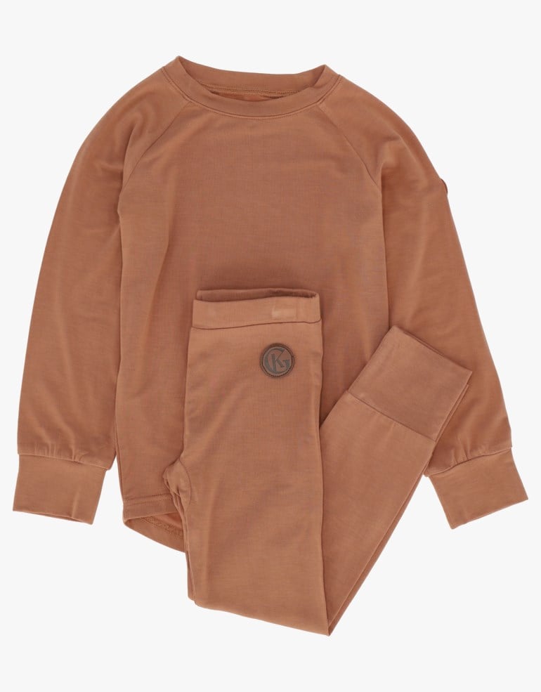 Barnas rustbrune langermet genser med raglanermer og matchende leggings med 'K'-merke.