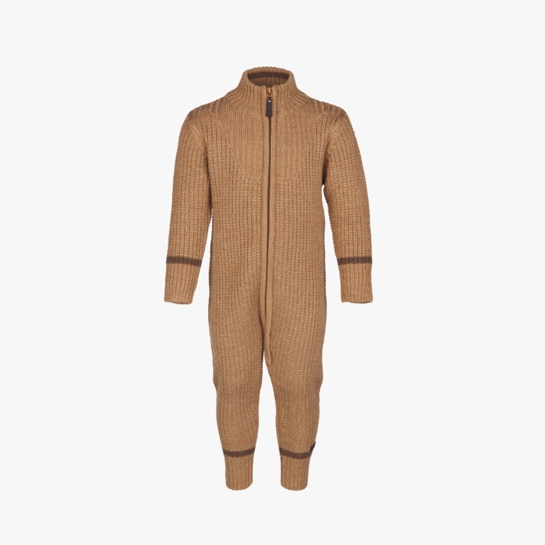 Barnas kamelbrun ribbestrikket heldress med glidelås og brune striper på ermer og ankler, forfra.