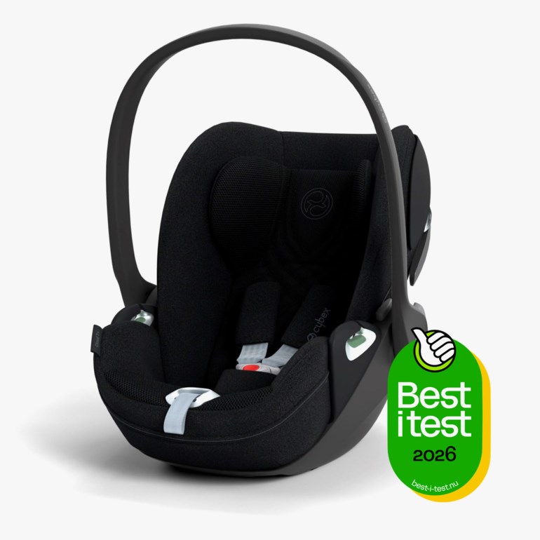 Svart babybilstol med bærehåndtak, integrert hodestøtte og fempunkts sikkerhetssele.