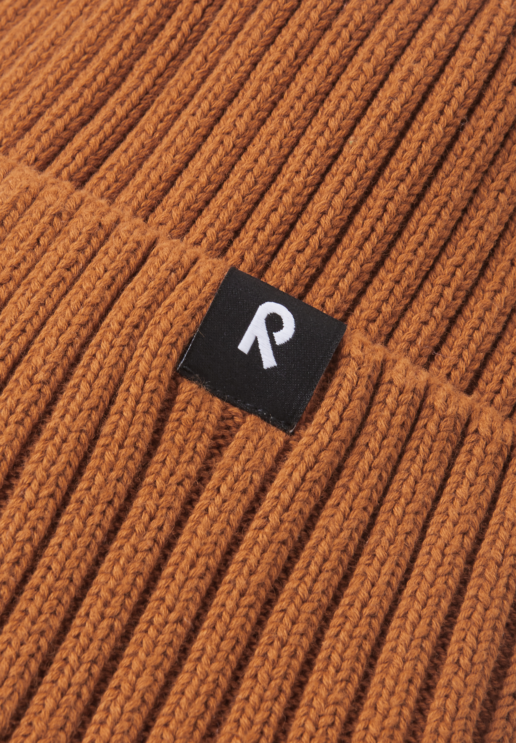 Beanie Hattara, cinnamonbrown