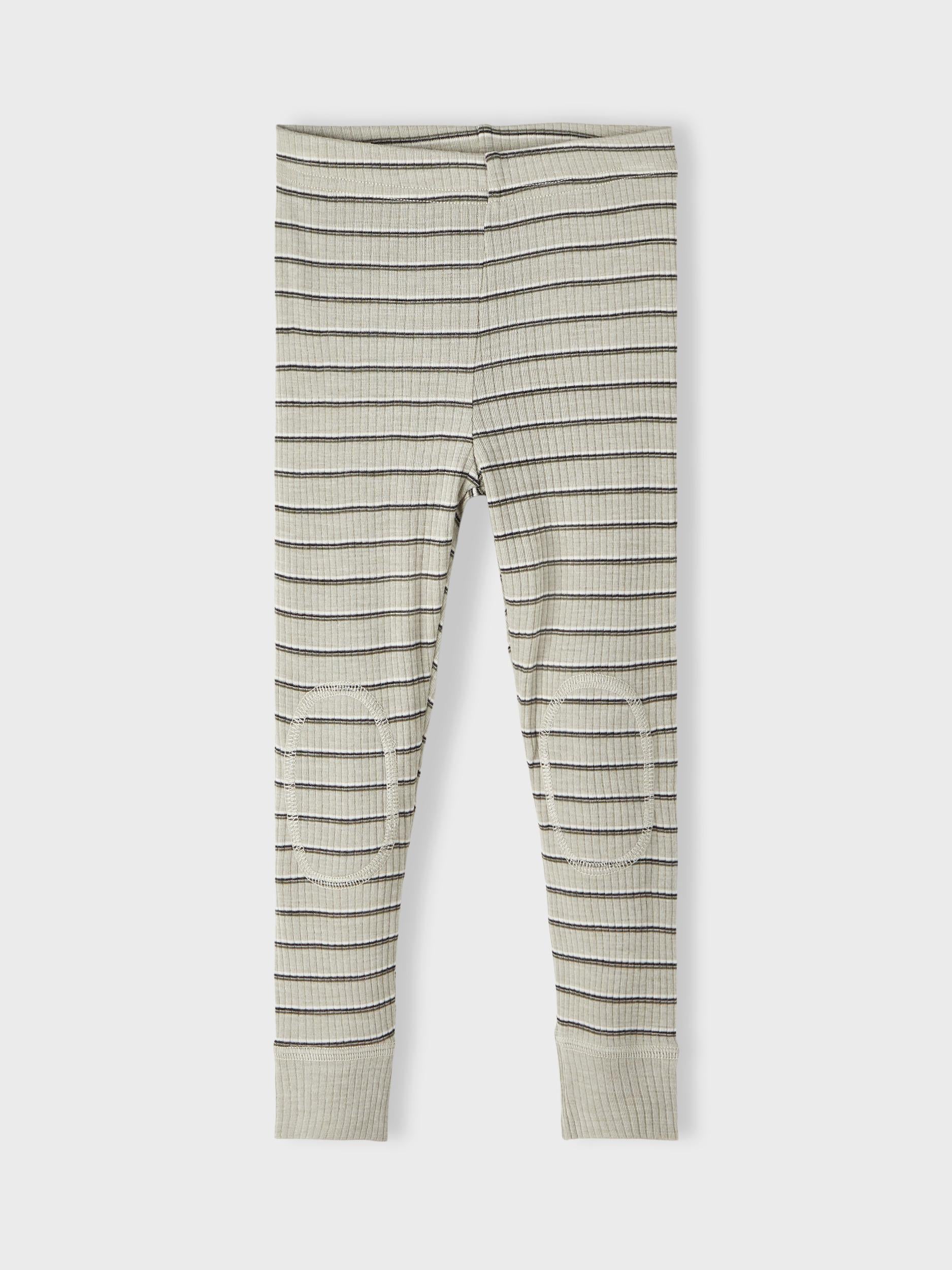 Barns lysebeige ribbestrikkede leggings med svarte og hvite striper, elastisk midje og ovale kneputer.