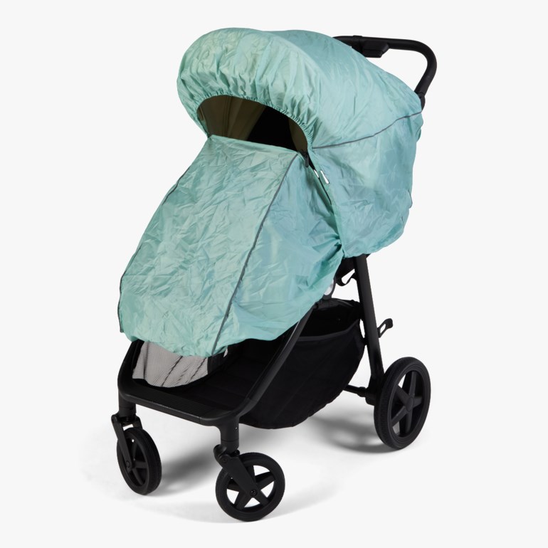 Lyst turkist krøllet regntrekk til barnevogn på en svart barnevogn.
