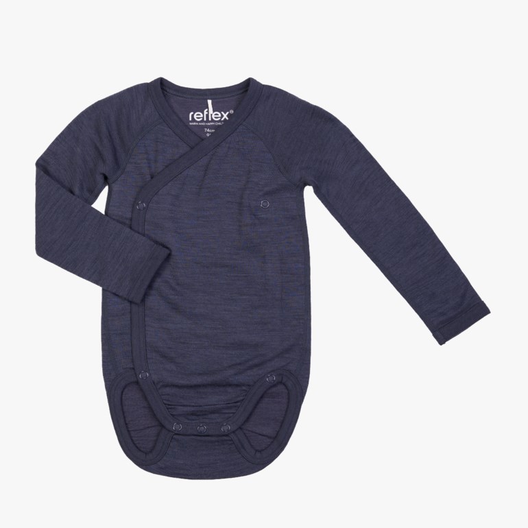 Mørkeblå baby langermet omslagsbody med trykknapper, forfra.