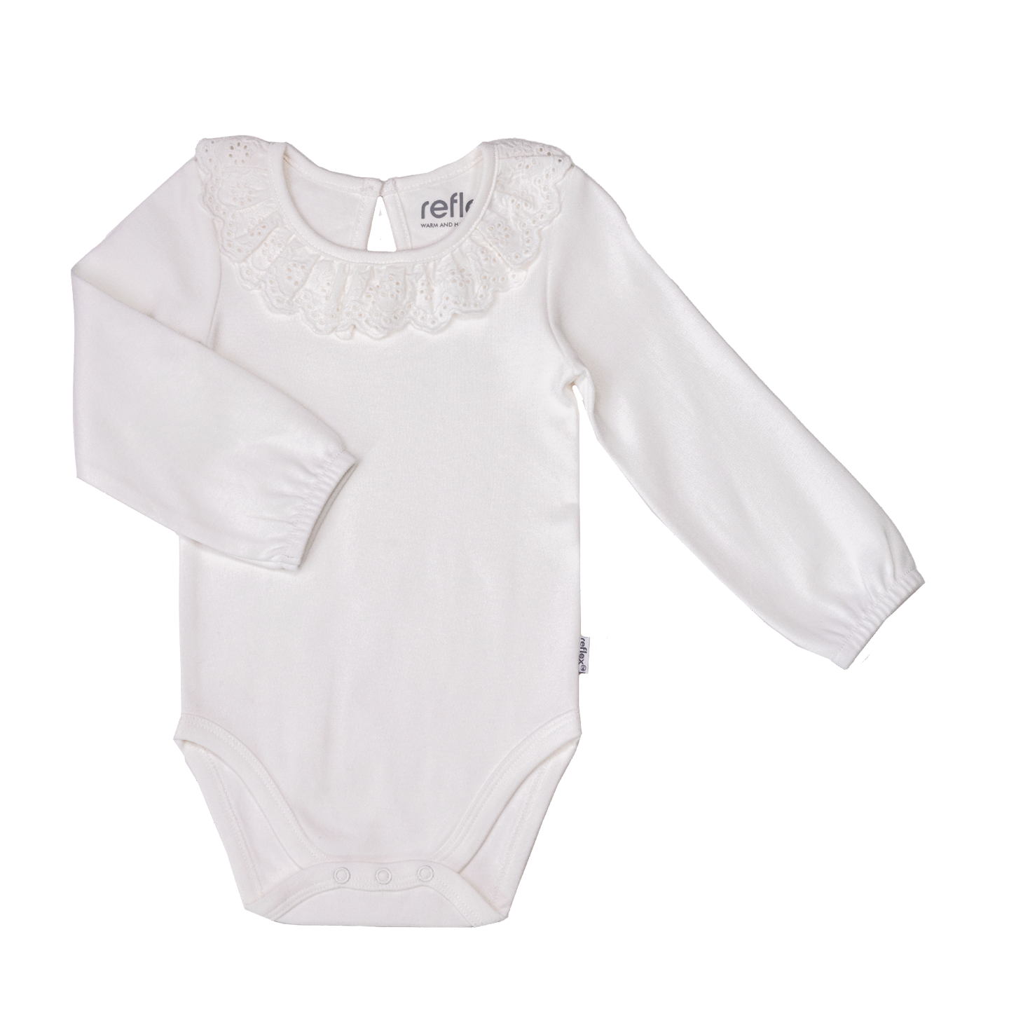 Hvit baby langermet body med rysjekrage i blonder og trykknapper i skrittet.