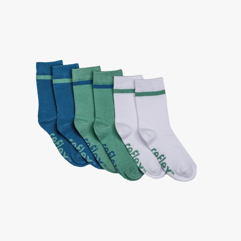 Seks ankelsokker i blått, grønt og hvitt, med fargede striper på mansjettene.