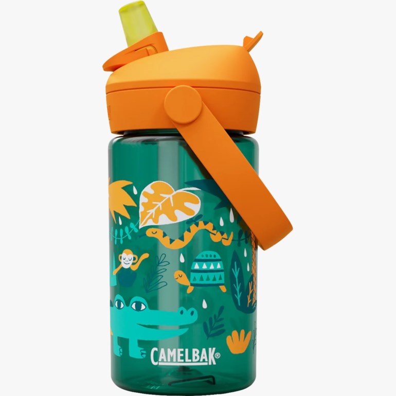 Grønn Camelbak vannflaske for barn med oransje lokk, håndtak og fargerik jungeldyrgrafikk.