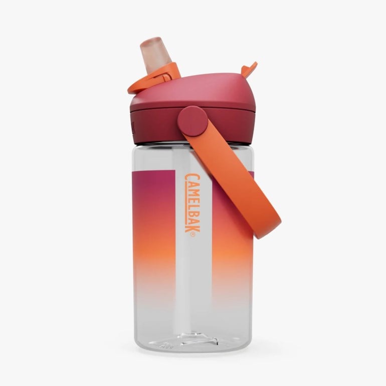 Klar vannflaske med rød og oransje gradient, mørkerødt lokk, oransje bærehåndtak og klart sugerør.