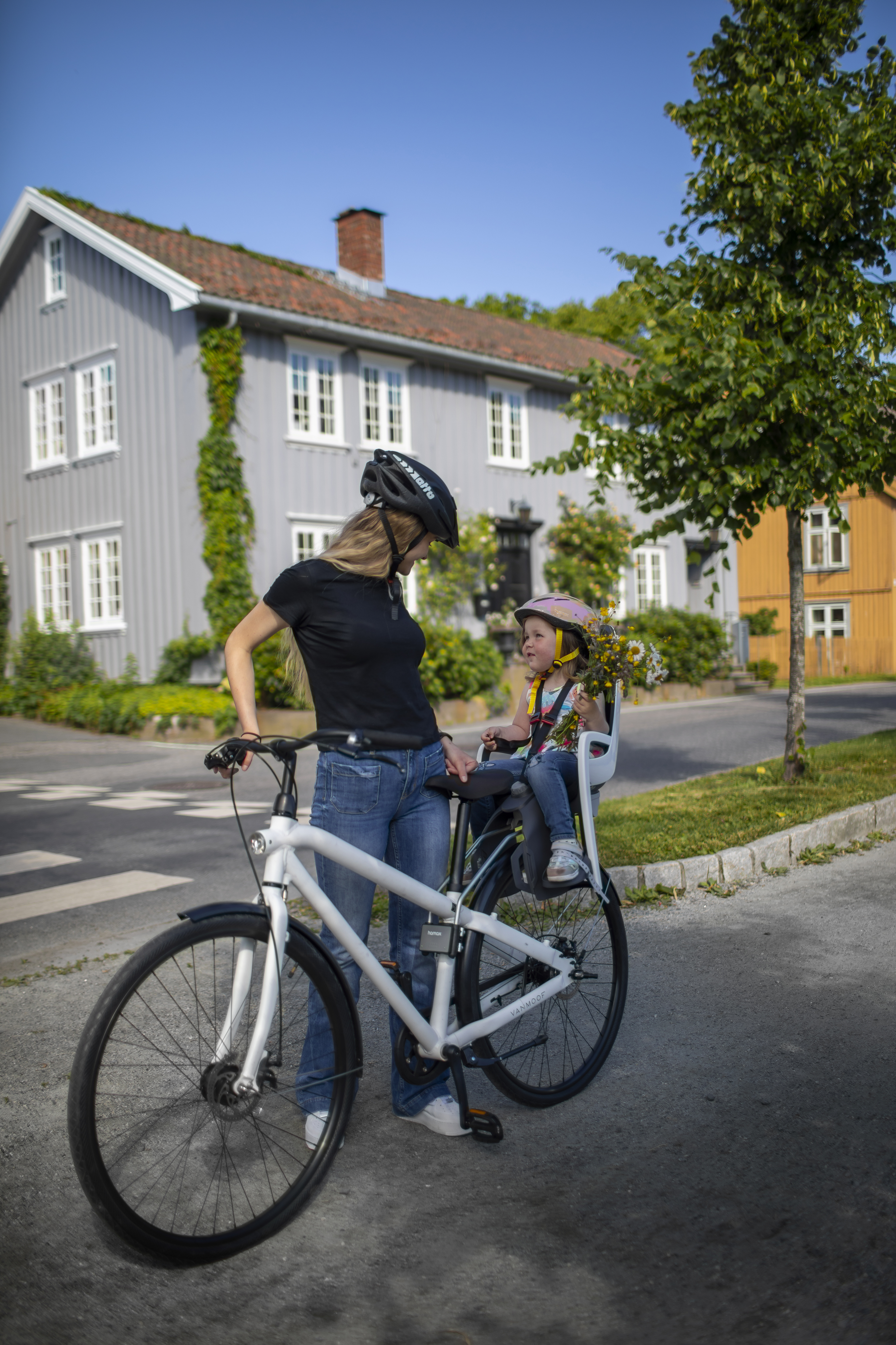 Hamax CARESS Sykkelsete med Låsbart Rammefeste, White/Black