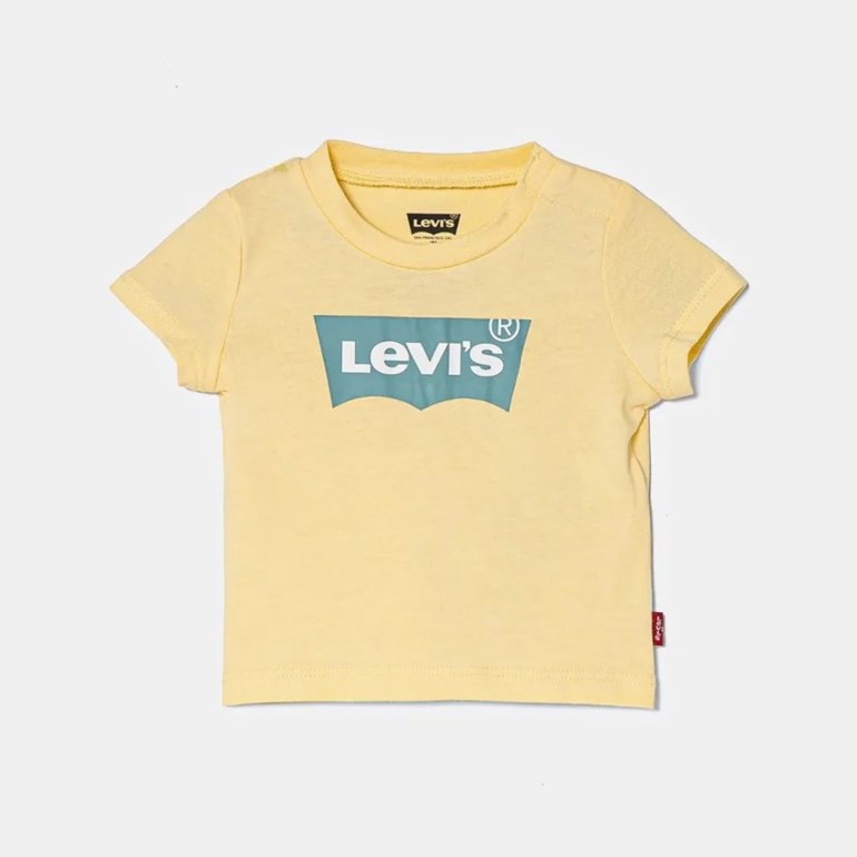 Forside av en gul kortermet baby t-skjorte med blå Levi's logo på brystet.