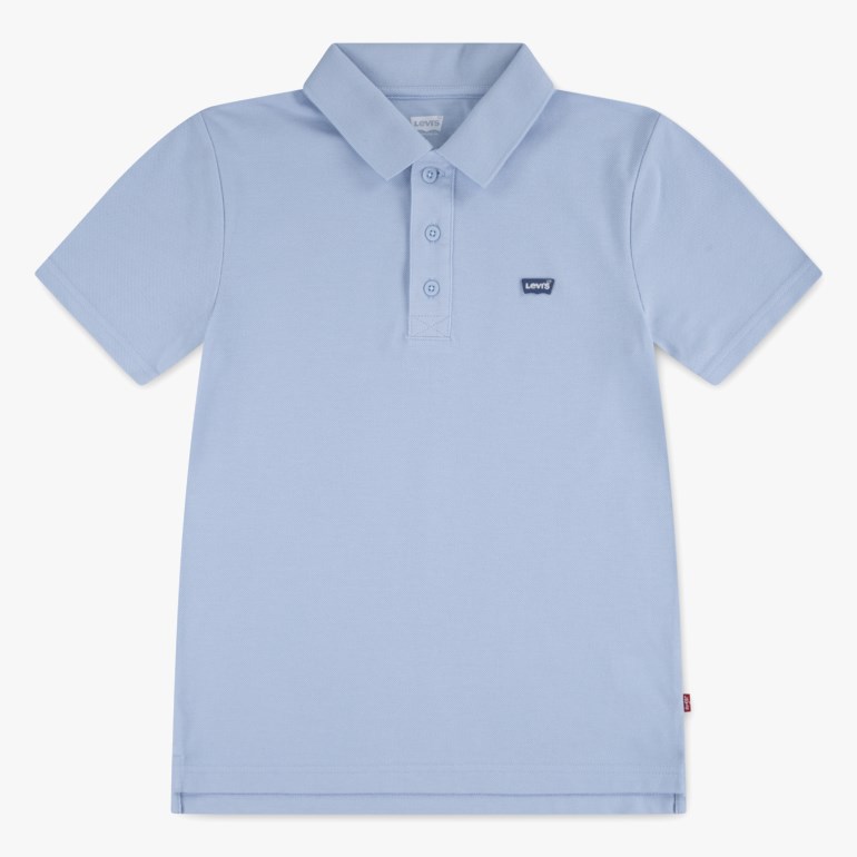 En lyseblå kortermet pikétrøye i bomull med tre knapper og en Levi's-logo på brystet.