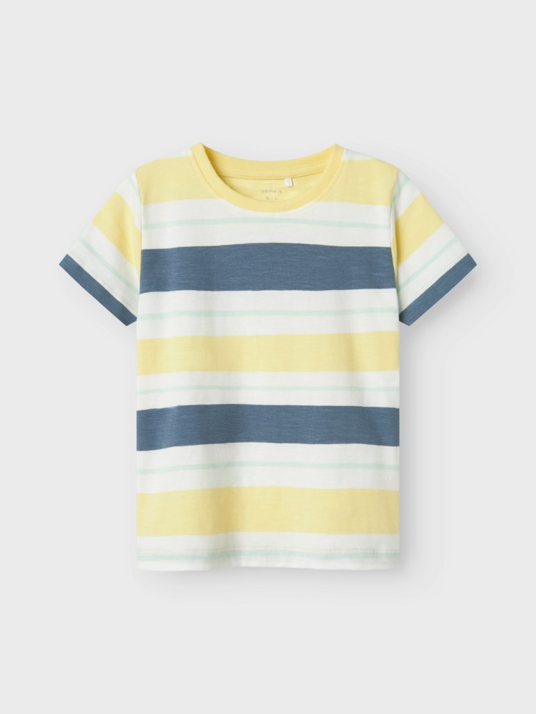 Stripete t-skjorte for barn med gule, hvite, lysegrønne og blå horisontale striper, forfra.