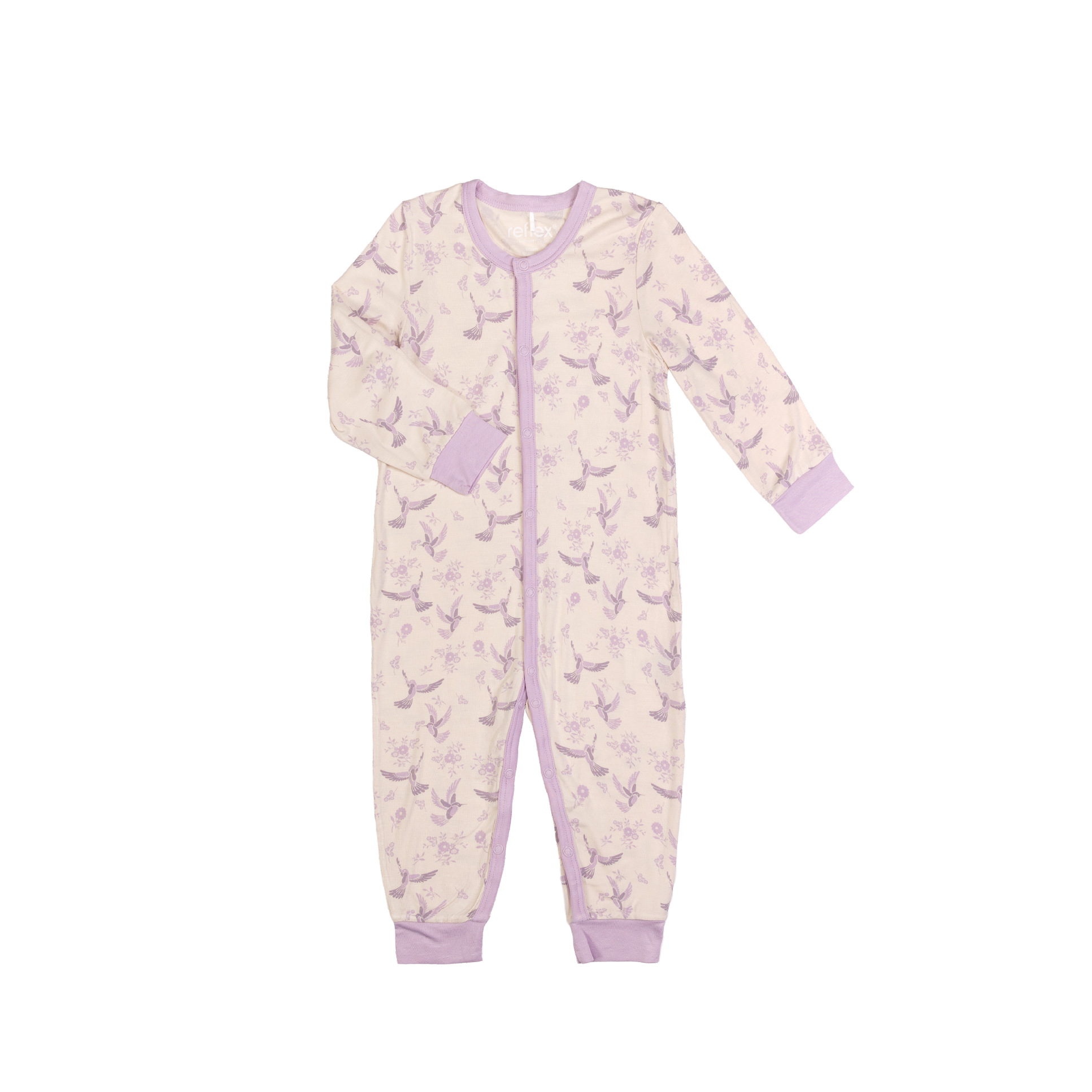 Babys kremfargede sovedrakt med lyslilla fugle- og blomstermønster, lange ermer, hel glidelås og lilla mansjetter.