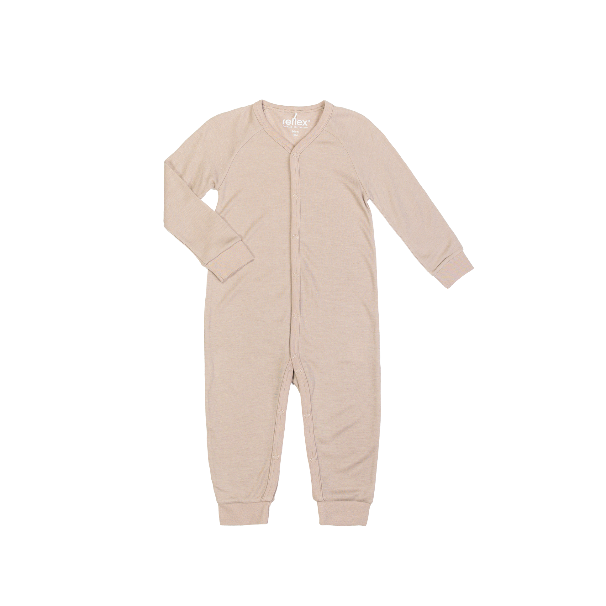 En beige babyoverall med lange ermer og en hel knappestolpe foran, vist flatt mot en hvit bakgrunn.