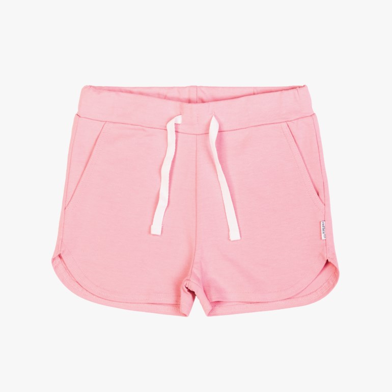 Frontvisning av rosa barneshorts med strikk i midjen, hvit snøring, frontlommer og avrundede kanter.