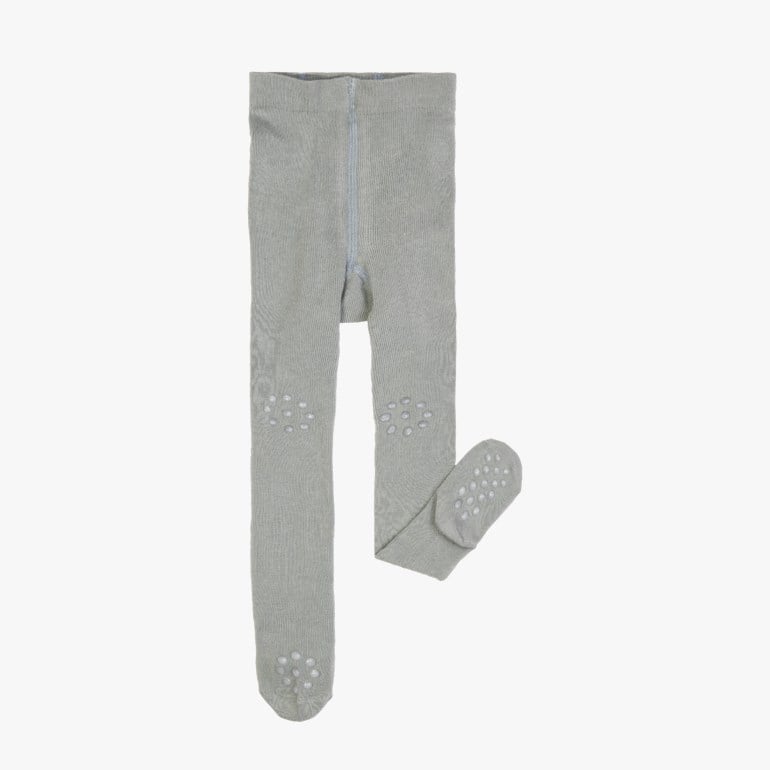 Grå ribbestrikkede babystrømpebukser med antiskli-knotter på knær og fotsåler, flatt presentert.