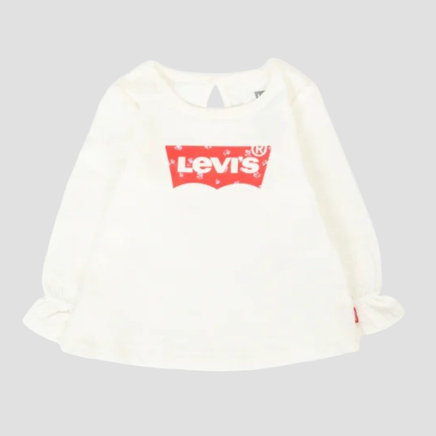 Hvit langermet topp for barn med rød logo foran, nøkkelhullsutskjæring bak og rysjekanter.