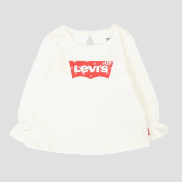 Hvit langermet topp for barn med rød logo foran, nøkkelhullsutskjæring bak og rysjekanter.