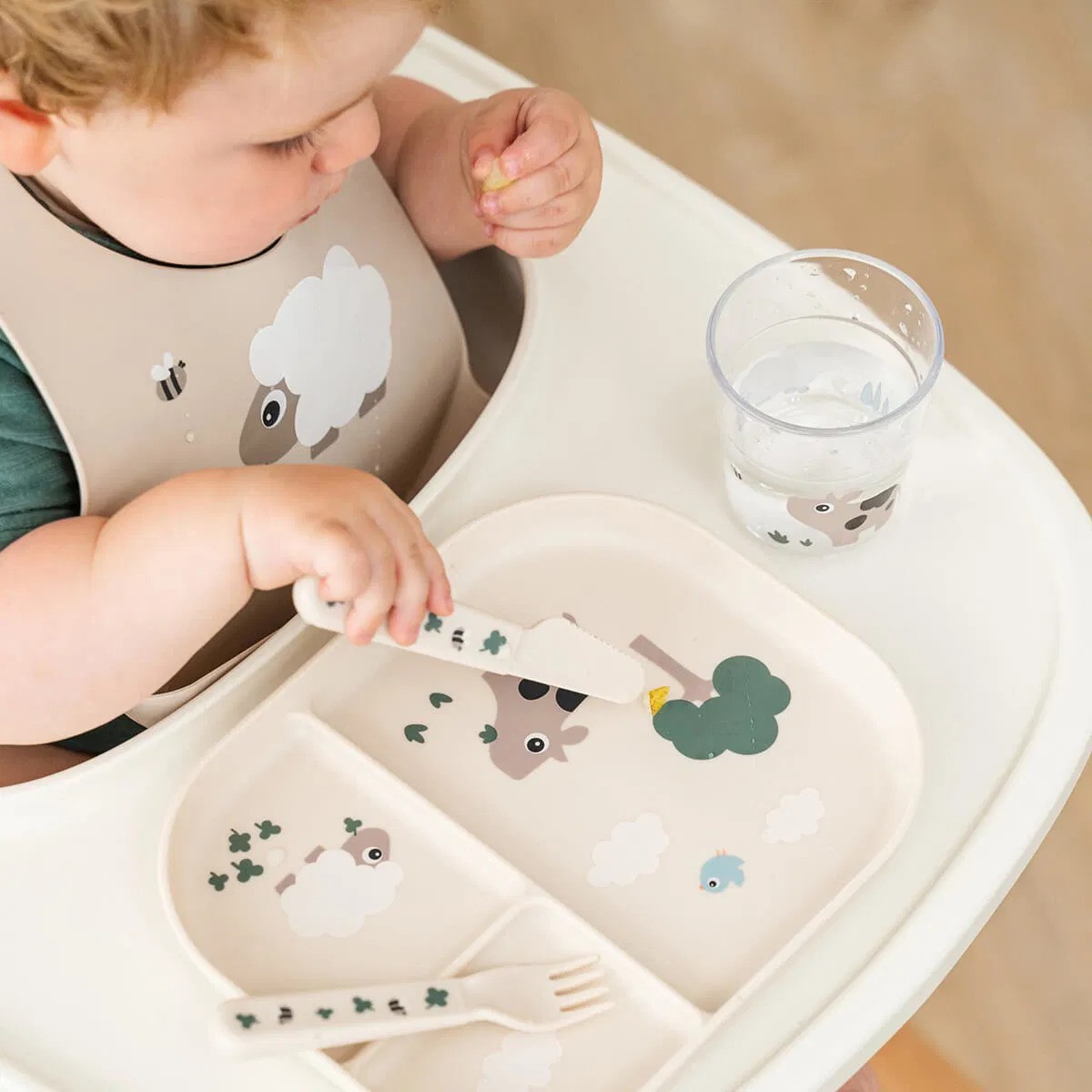 Foodie matplate – Inndelt tallerken med sklisikker bunn, tinyfarmsand