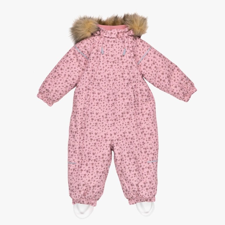 Rosa mønstret babyheldress med fuskepelskantet hette, refleksstriper og fotløkker, forfra.