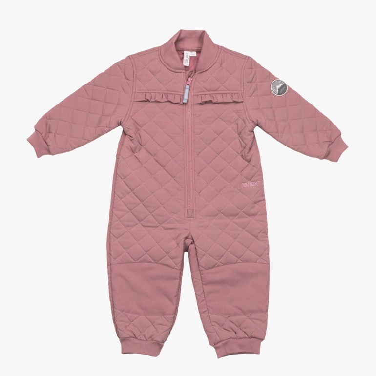 Rosa vattert baby sparkedress med glidelås foran, rysjedetaljer på brystet og en ermelapp.