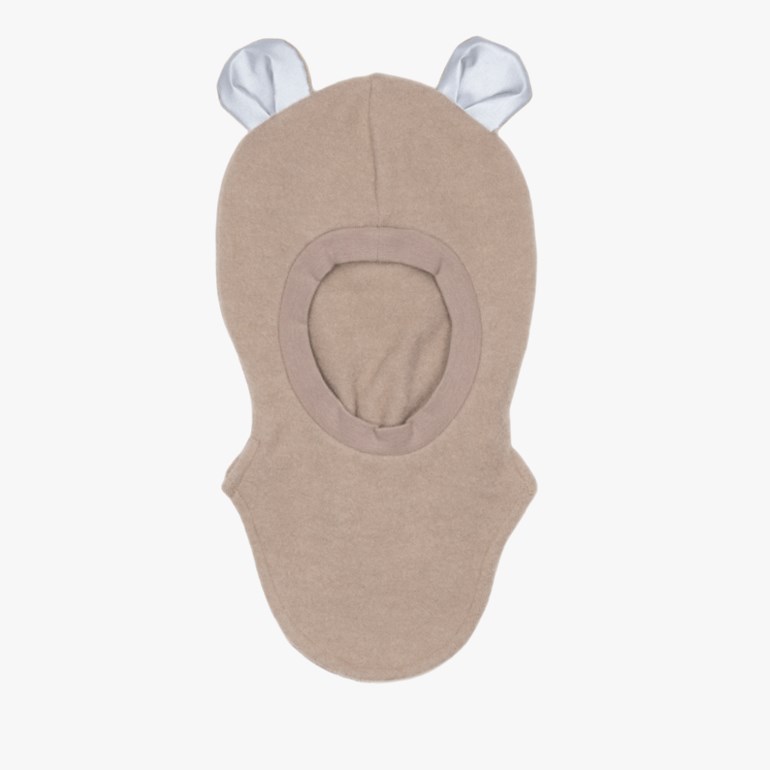 Beige fleecebalaklava med to lysblå ører på toppen, forfra.
