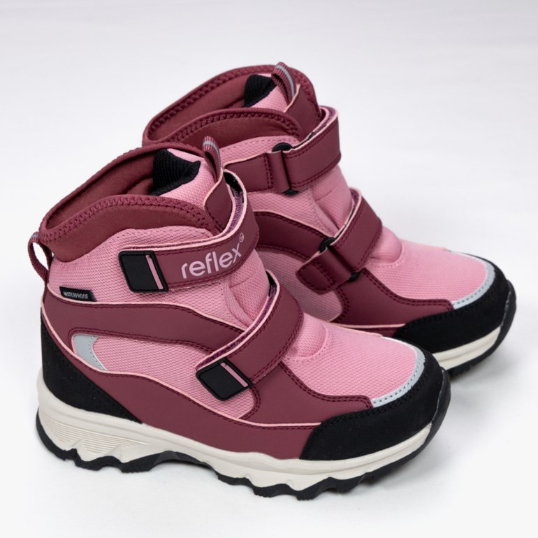 Et par rosa og burgunder Reflex vanntette vinterstøvler for barn med svarte detaljer og hvite såler.