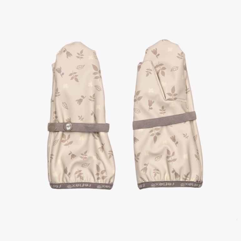 Et par beige regnvotter for barn med blomstermønster, elastiske mansjetter og refleksstropp.