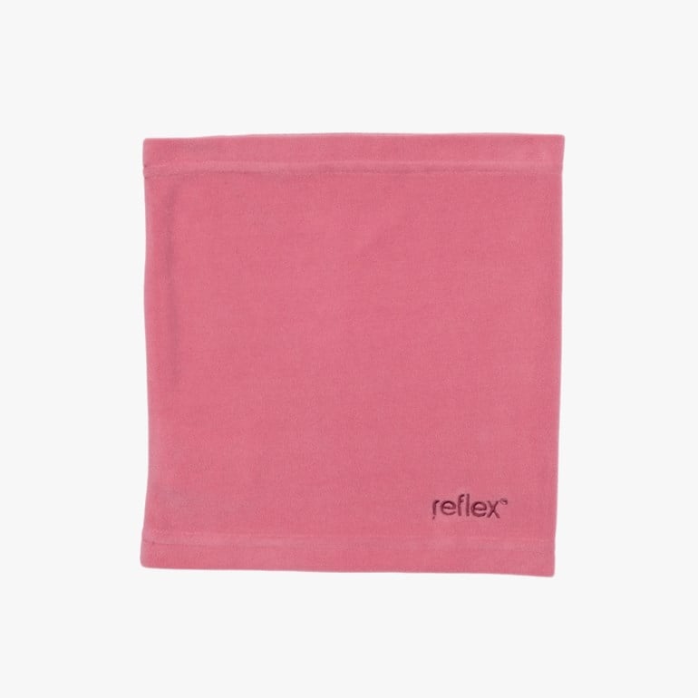 En rosa fleecehals, flatbrettet, vises forfra.