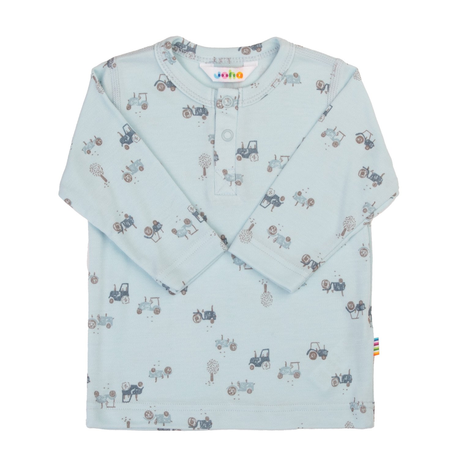 Lyseblå langermet babytopp med traktormønster, Henley-utringning og to knapper, forfra.