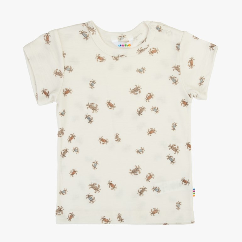 Kremfarget baby t-skjorte med flerfarget krabbetrykk, rund hals og trykknapper på skulderen.