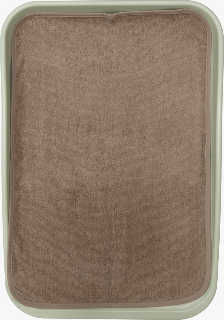 Lysebrun rektangulær stoffmatte med avrundede hjørner i et lysegrønt plastbrett.