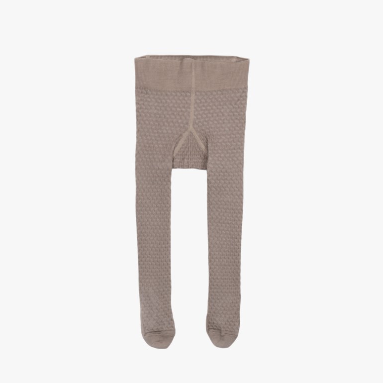 Beige barnestrømpebukse med strukturstrikk og ribbet midje, flatt sett forfra.