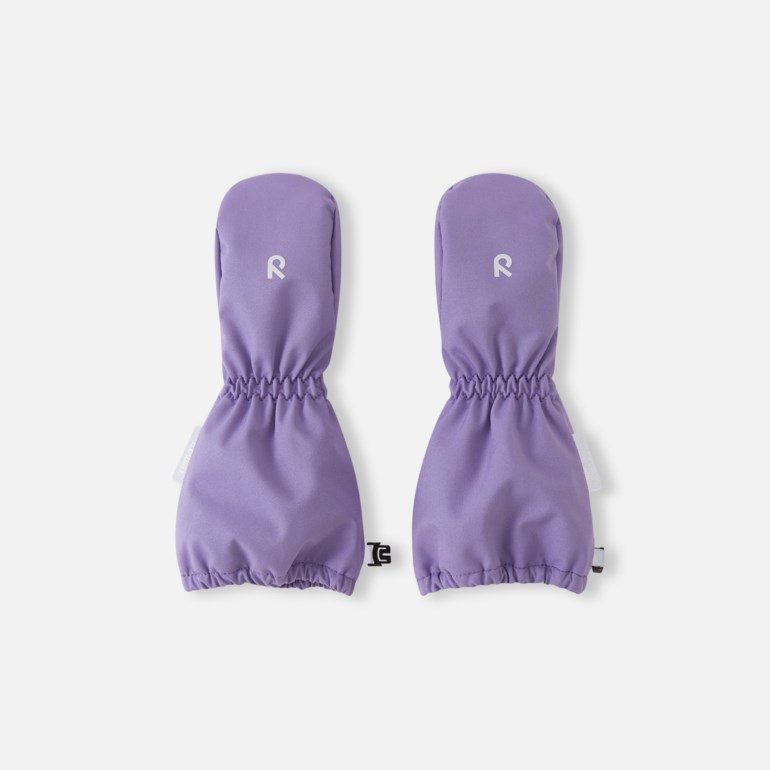 Et par lyslilla barnevotter med hvit R-logo og strikk ved håndledd og mansjett.