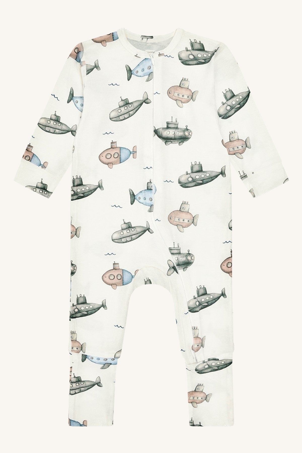 Hvit langermet baby sparkedress med hel glidelås foran og et fargerikt ubåtmønster.
