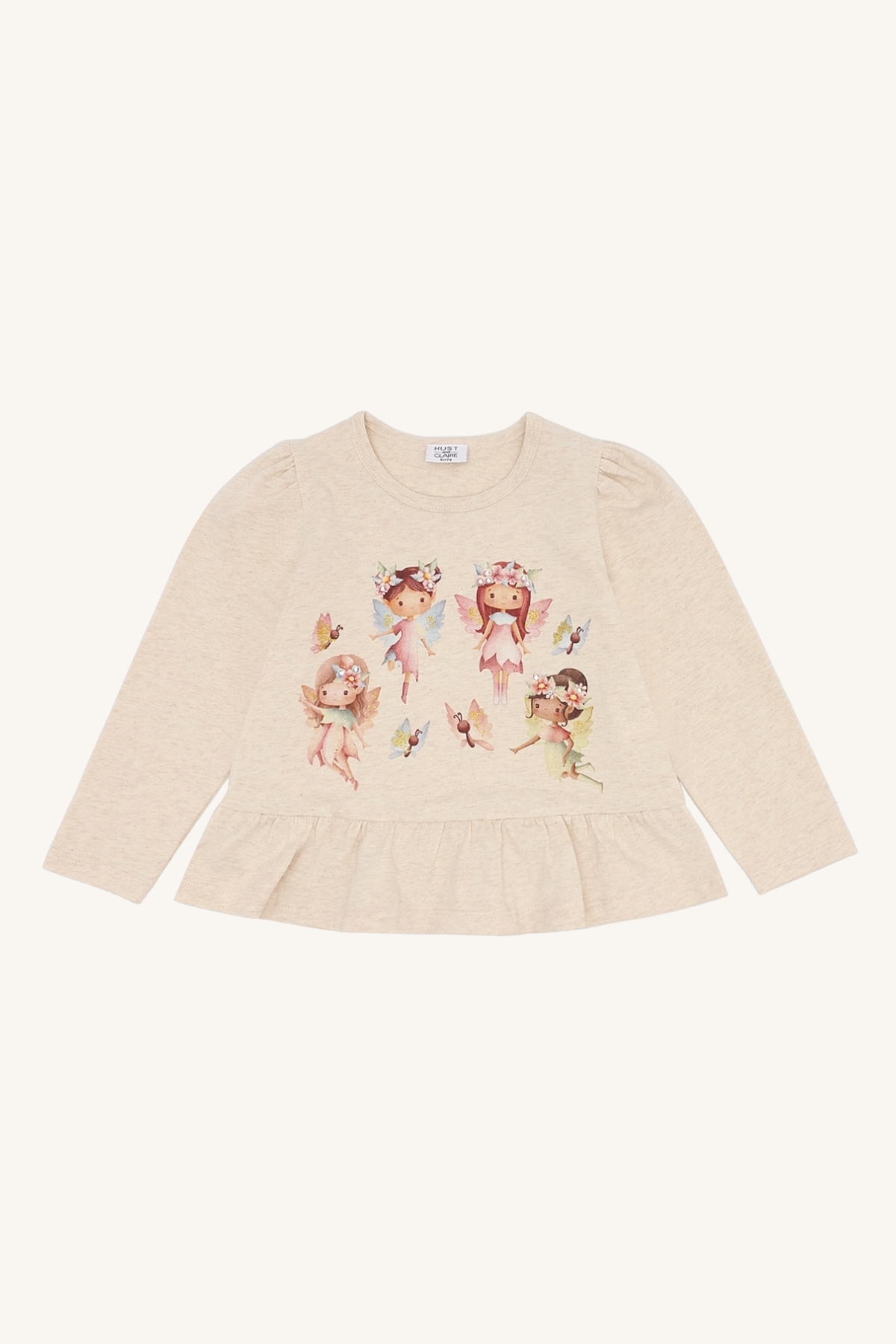 En barnas langermet beige melert topp med rund hals, puffskuldre, peplumkant og grafisk fe-trykk foran.