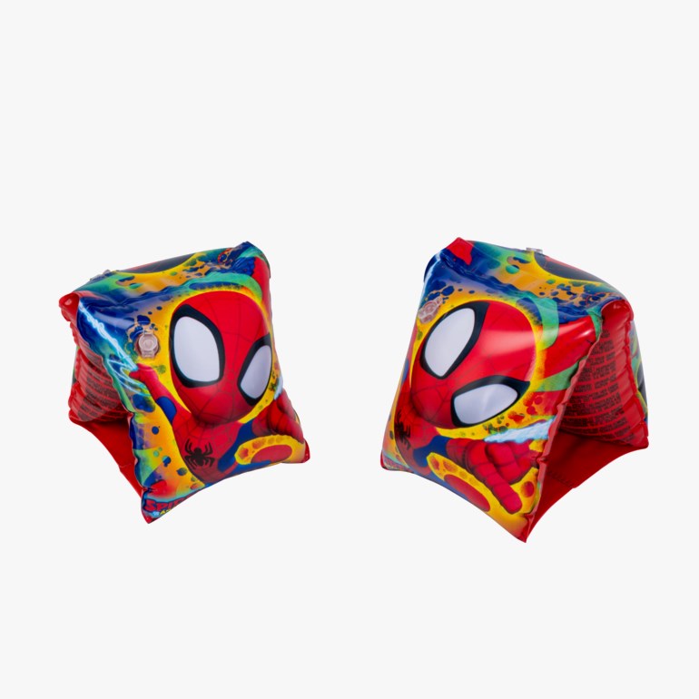 Et par oppblåsbare baderinger for barn med Spiderman-motiv og fargerikt trykk, sett forfra.