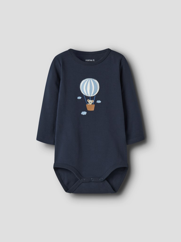 Mørkeblå babybody med lange ermer, trykk av luftballong og koala, forfra.