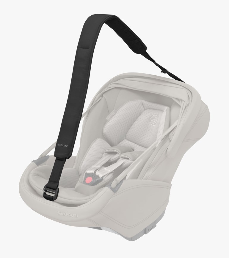 Svart polstret skulderrem festet til et lysegrått babysete med hvit innerpolstring, posisjonert for bruk.