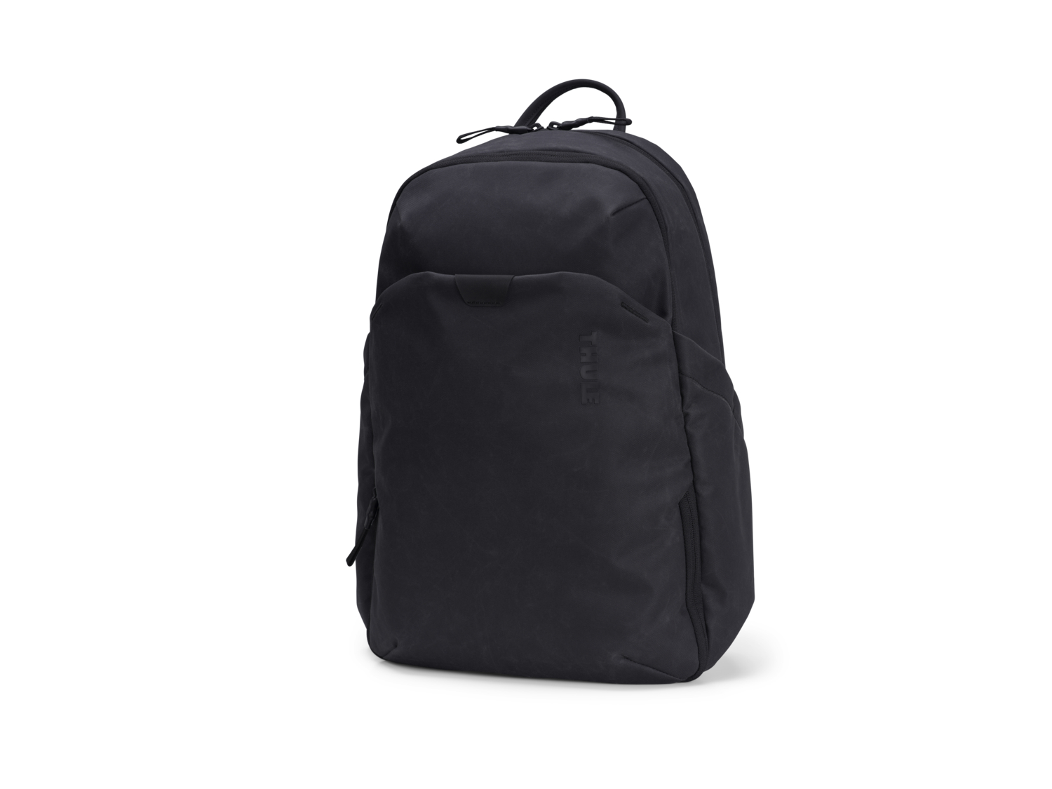 Svart minimalistisk ryggsekk med håndtak på toppen og en frontlomme med glidelås.