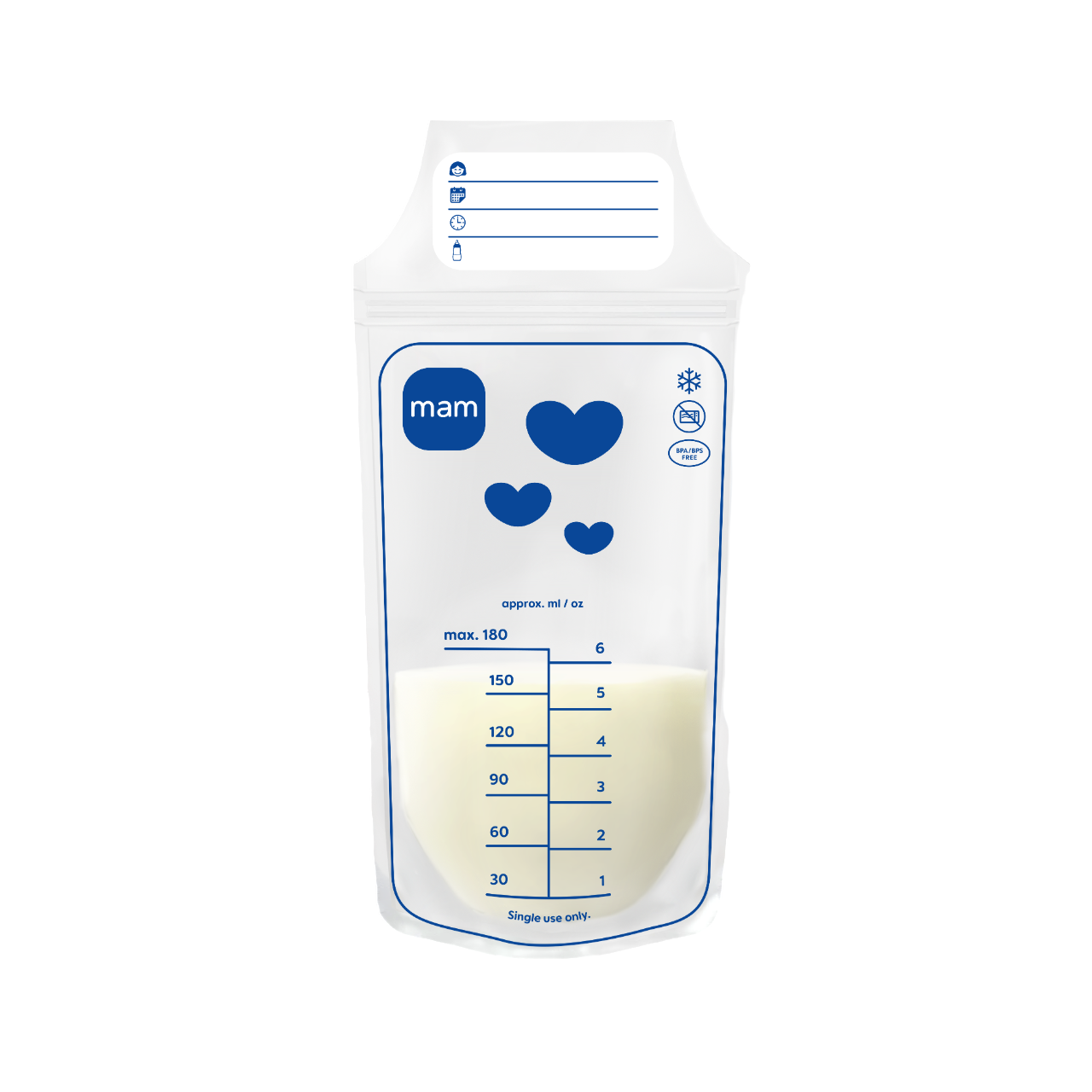 Hvit brystmelkoppbevaringspose med blå MAM-logo, hjerter, frysesymbol og målmarkeringer, inneholdende melk.